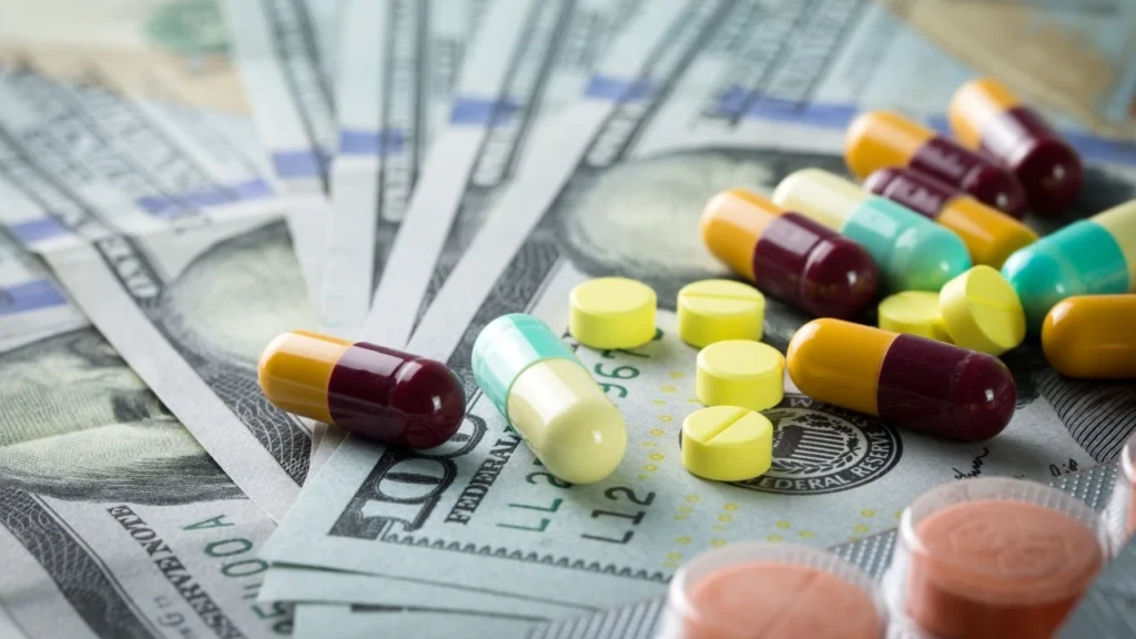 أرباح قوية.. كيف يدعم استقرار العملة وتراجع الفائدة شركات الأدوية؟